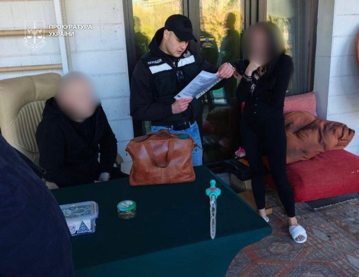 Фото до матеріалу: У Києві підозрілий у вигляді службовця СБУ ошукав пенсіонерок на 3 мільйони