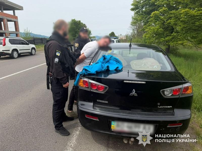 Фото до матеріалу: У Тячеві швидко затримали нетверезого викрадача автомобіля