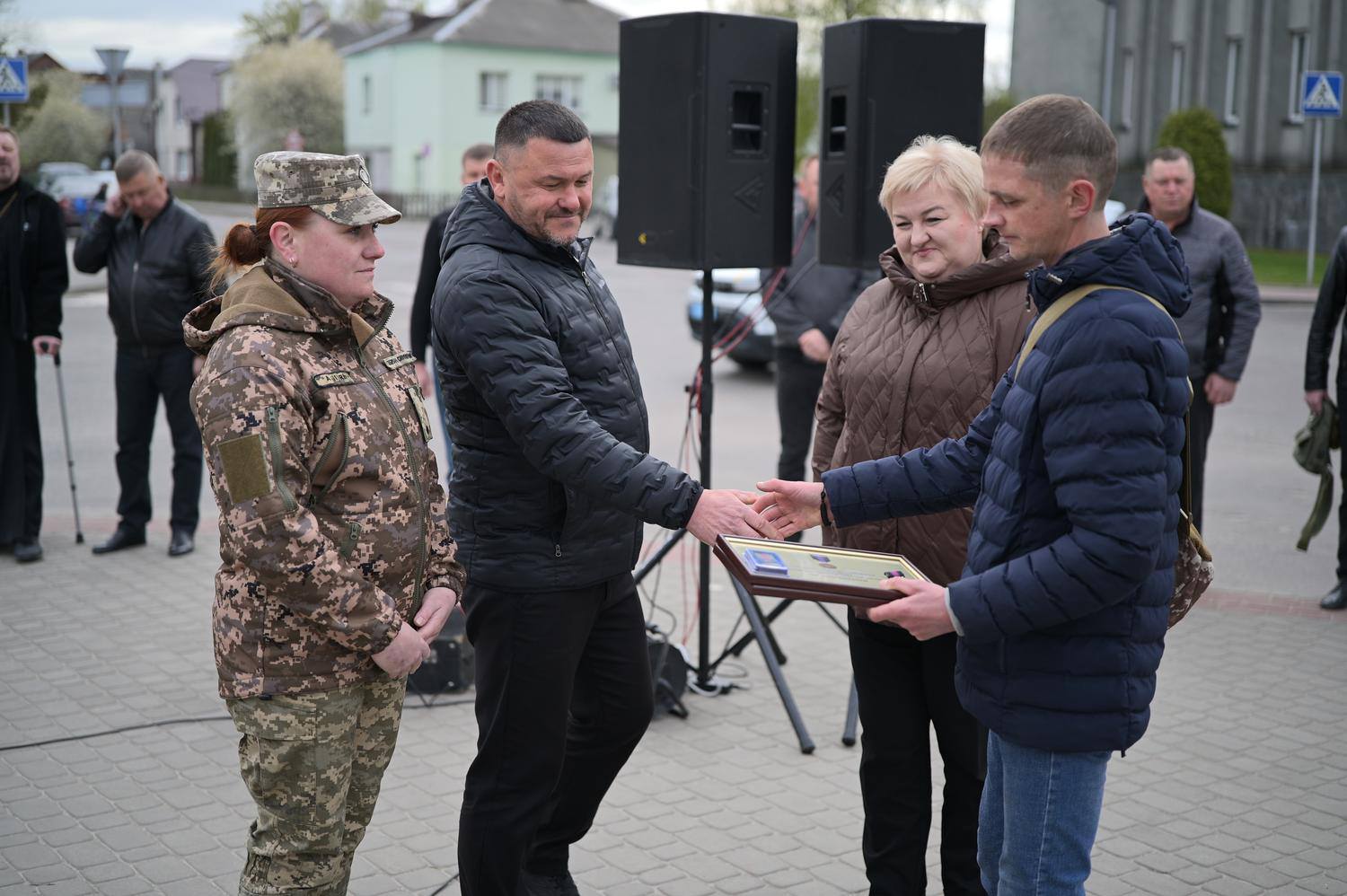 Фото до матеріалу: Вшанування героїв: у Камені-Каширському нагородили ветеранів та вручили орден полеглому захиснику