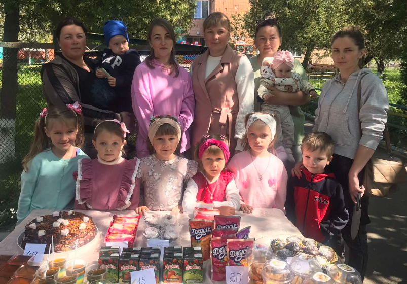 Фото до матеріалу: У Сторожівській гімназії провели свято до Дня матері та благодійний ярмарок на підтримку ЗСУ