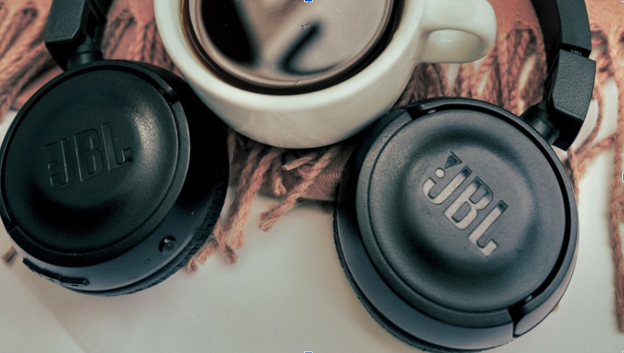 Фото до матеріалу: Навушники JBL для дороги, тренувань і довгих днів без підзарядки: що обрати для активного ритму