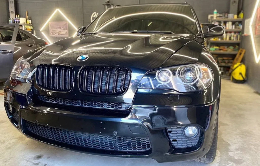 Фото до матеріалу: У Києві з'явився BMW X5 другого покоління з рекордно малим пробігом