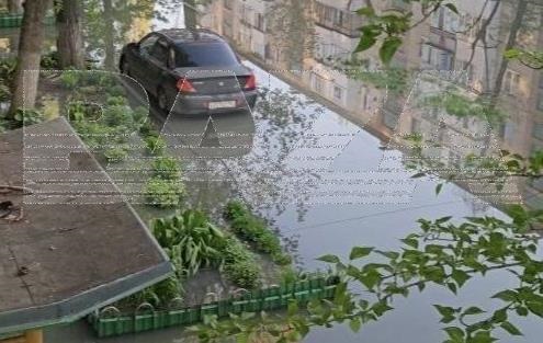 Фото до матеріалу: У Енгельсі (Росія) через аварію на водопроводі люди залишилися без води