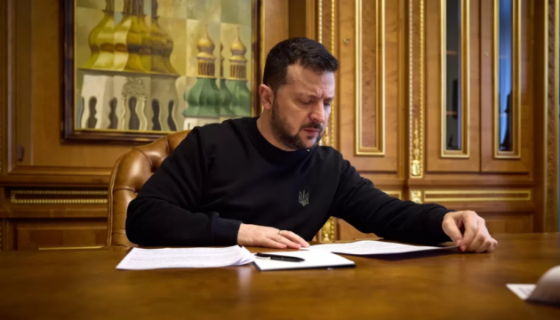 Фото до матеріалу: Зеленський нагородив 484 захисників: 138 Героїв посмертно