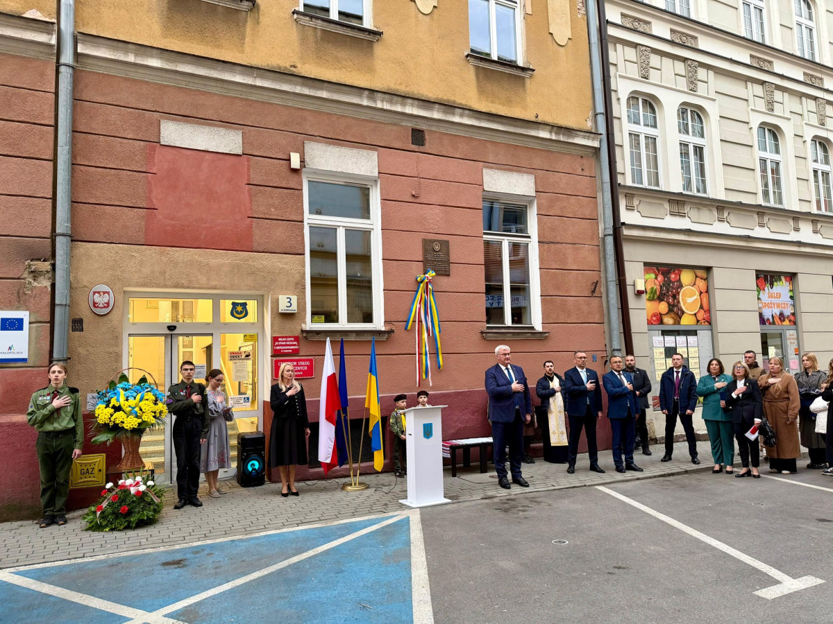 Фото до матеріалу: Міністр Сибіга відкрив меморіальну дошку МЗС УНР у польському Тарнові