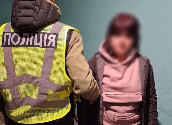 Фото до матеріалу: У Києві затримали шахрайку, яка виманила у пенсіонерки 330 тисяч гривень під приводом ДТП