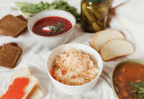 Фото до матеріалу: Ферментовані продукти: чому квашена капуста та кефір важливі для імунітету українців