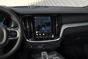 Фото до матеріалу: У Києві на вулицях з'явився потужний Jeep Grand Cherokee Trackhawk