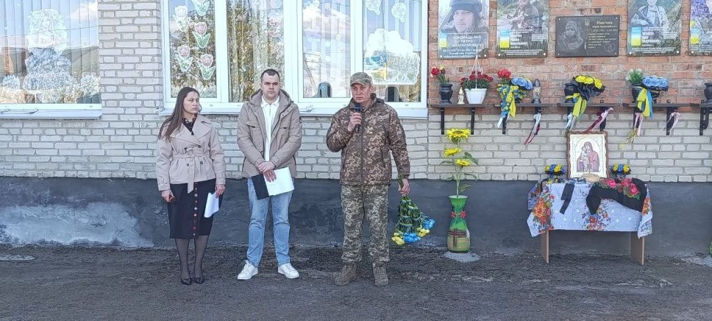 Фото до матеріалу: Вшанування пам'яті: у Костюхнівці відкрили меморіальні дошки двом загиблим захисникам