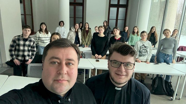 Фото до матеріалу: Студенти УКУ провели реколекції для дітей-сиріт у Львові