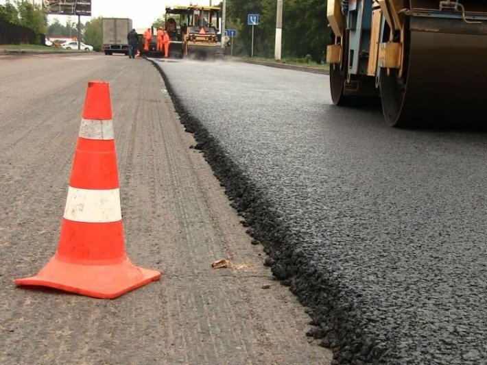 Фото до матеріалу: У Черкасах іноземці почнуть асфальтувати дороги