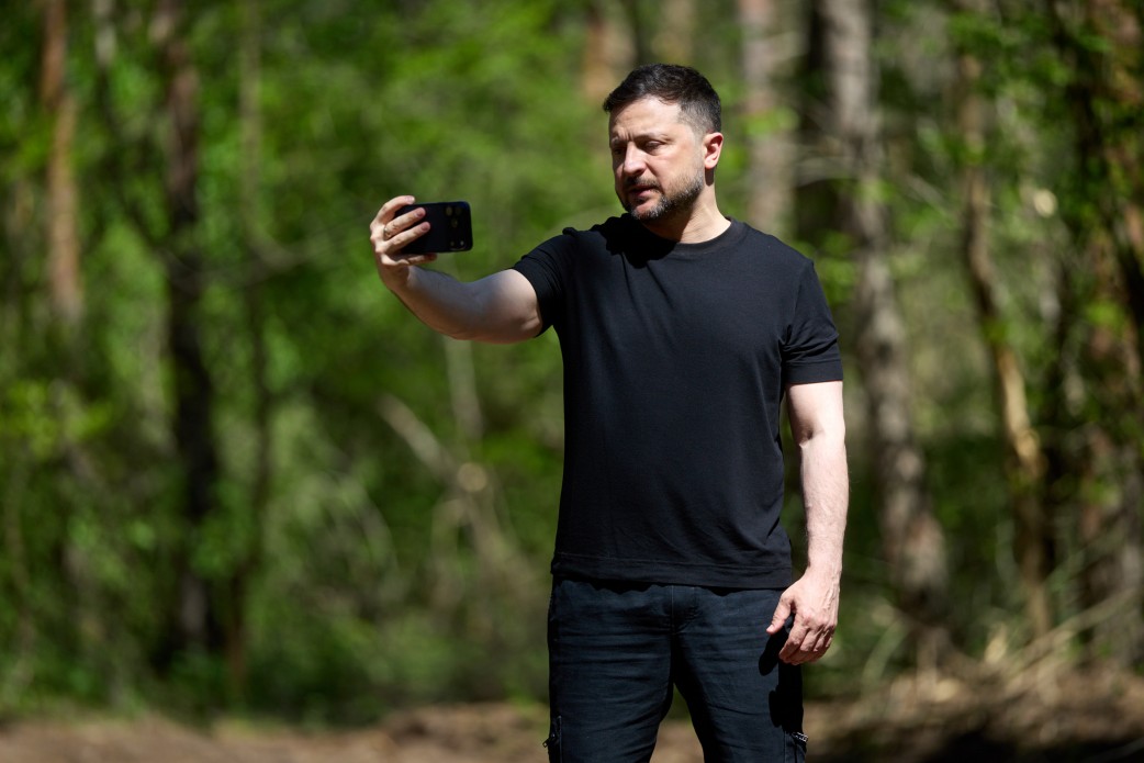 Фото до матеріалу: Зеленський на передовій: відео з двох бригад 20 армійського корпусу
