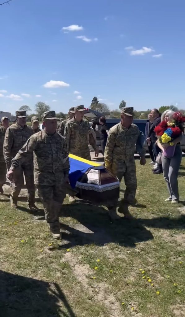 Фото до матеріалу: Бердичівщина попрощалася з Героєм Віктором Кухаром: повернення через два роки невідомості