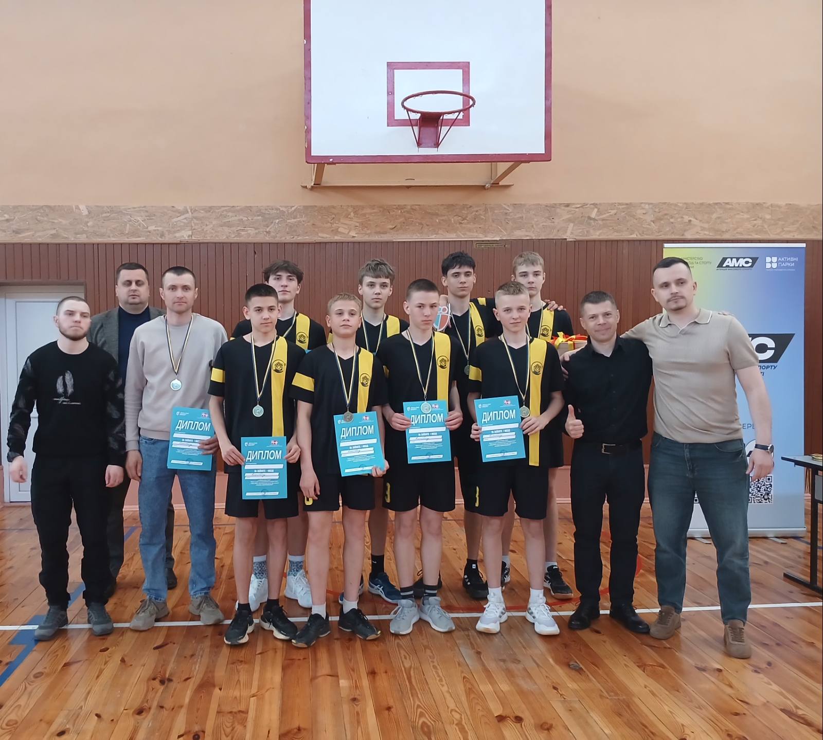 Фото до матеріалу: Юні волейболісти Старовижівського ліцею стали чемпіонами області