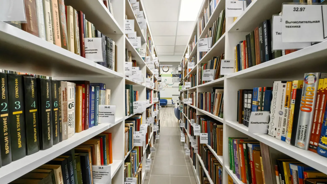 Фото до матеріалу: Російські бібліотеки ризикують втратити половину книжкового фонду через нові закони