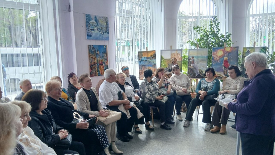 Фото до матеріалу: У Кам'янському відкрилася нова виставка живопису Зої Машкіної