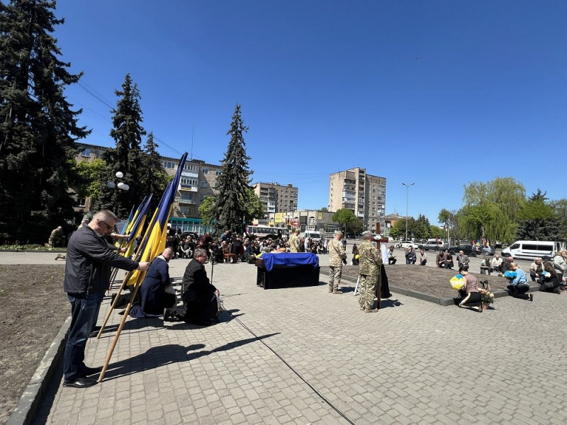 Фото до матеріалу: На Волині попрощалися із захисником Володимиром Карпуком, який помер від серцевого нападу