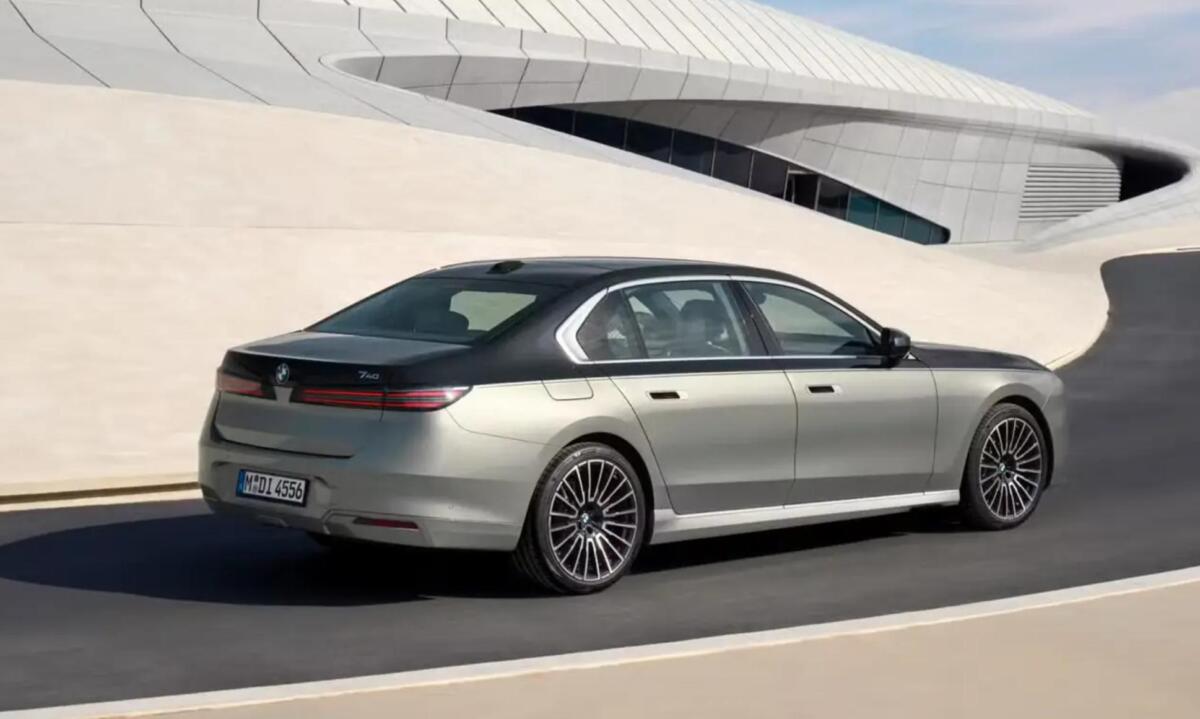 Фото до матеріалу: BMW 7 Series 2027 отримав новий колір за $16 000 – Авто