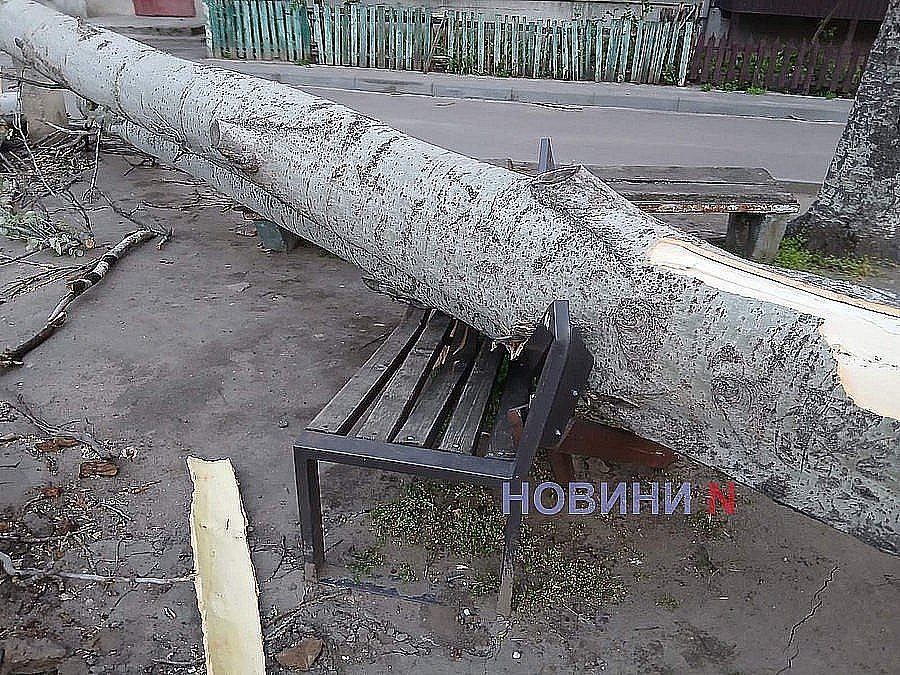 Фото до матеріалу: Сильний вітер до 24 м/с: що сталося на Миколаївщині під час негody 26 квітня