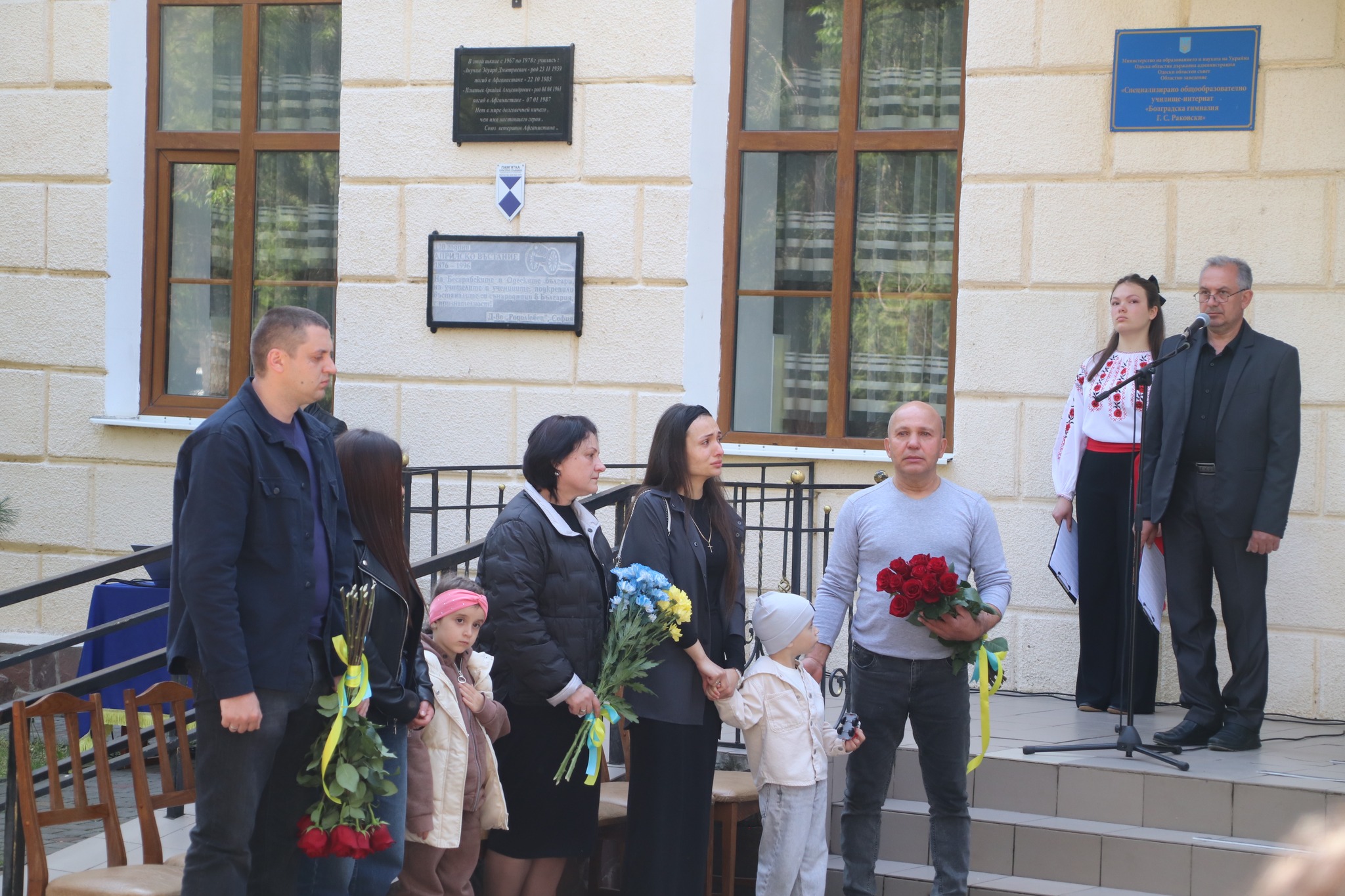 Фото до матеріалу: У Болградській гімназії відкрили меморіальну дошку загиблому підполковнику Владиславу Буюклі