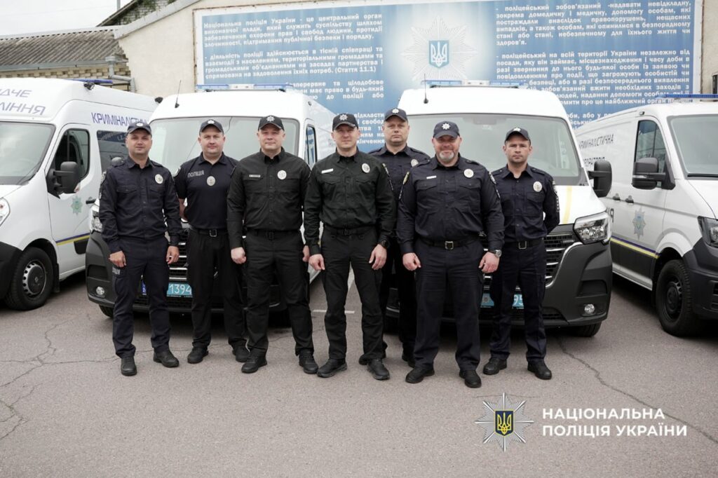 Фото до матеріалу: Черкаські поліцейські отримали автомобілі, оснащені мобільними криміналістичними лабораторіями