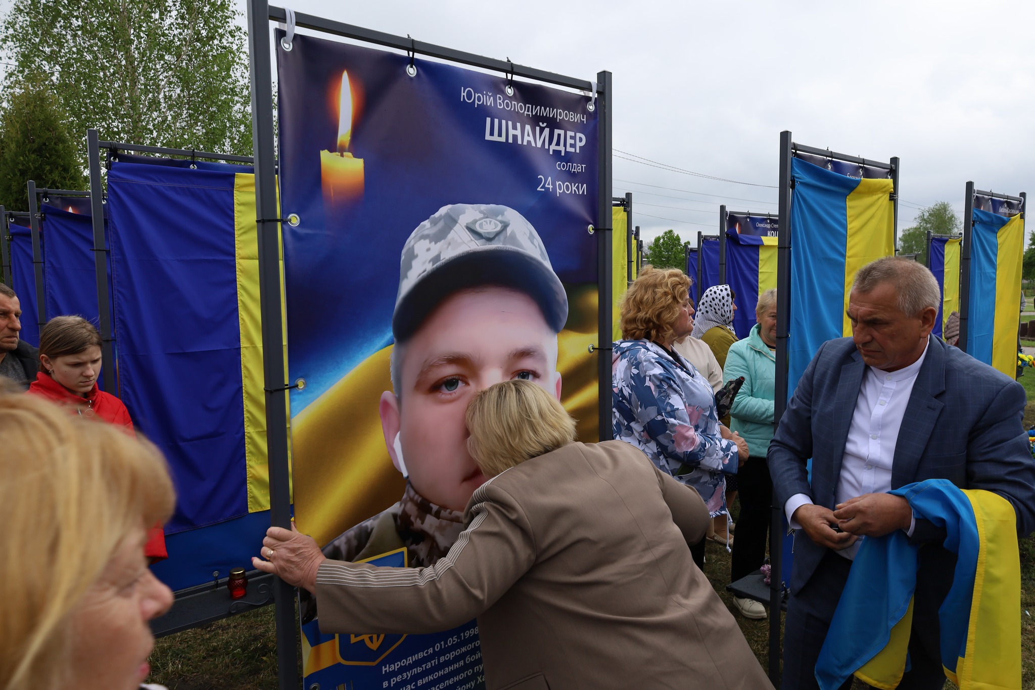 Фото до матеріалу: У Вишнівській громаді відкрили Алею пам'яті Героїв