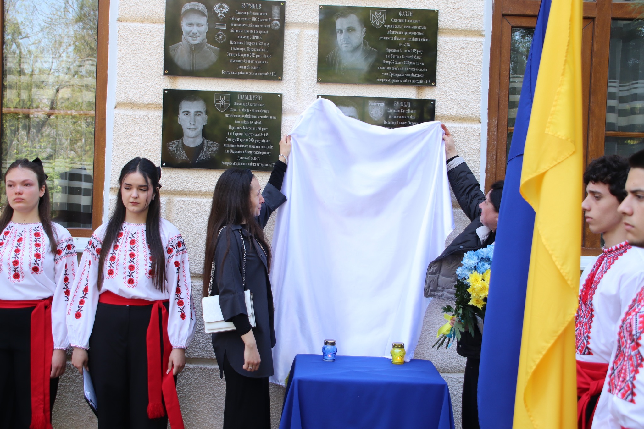 Фото до матеріалу: У Болградській гімназії відкрили меморіальну дошку загиблому підполковнику Владиславу Буюклі