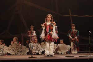 Фото до матеріалу: Дві вистави, два аншлаги: 150 дітей «Творців» показали «Тіні забутих предків» на НДТ