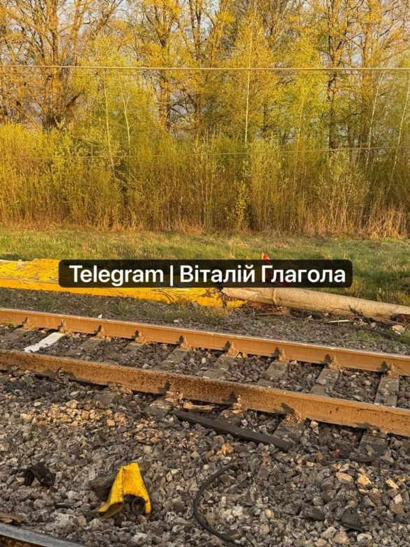 Фото до матеріалу: Трагедія на Вінниччині: потяг зіткнувся з автокраном, загинули машиніст і водій