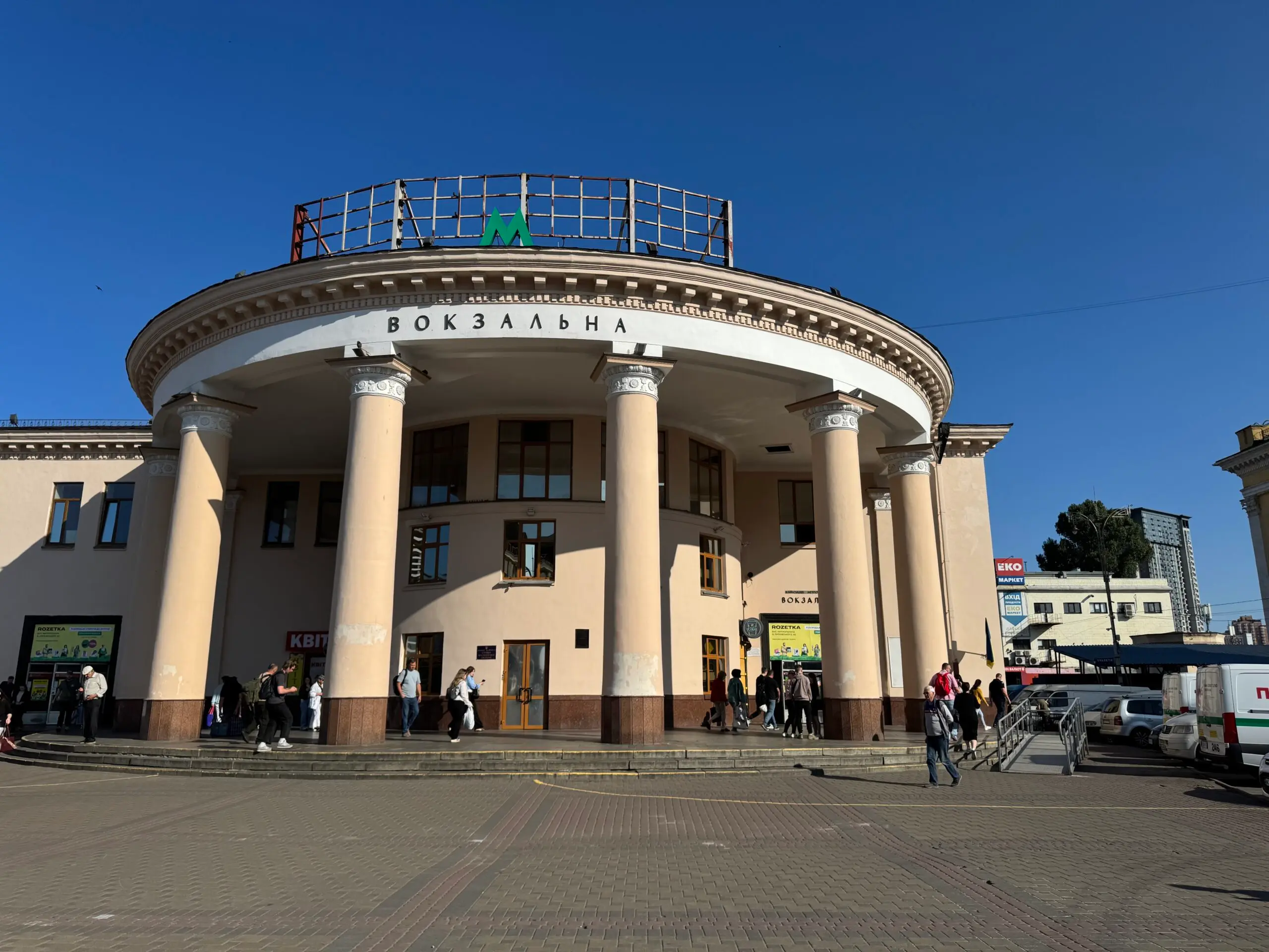 Фото до матеріалу: У київському метро зникають каси: як тепер оплатити проїзд без готівки