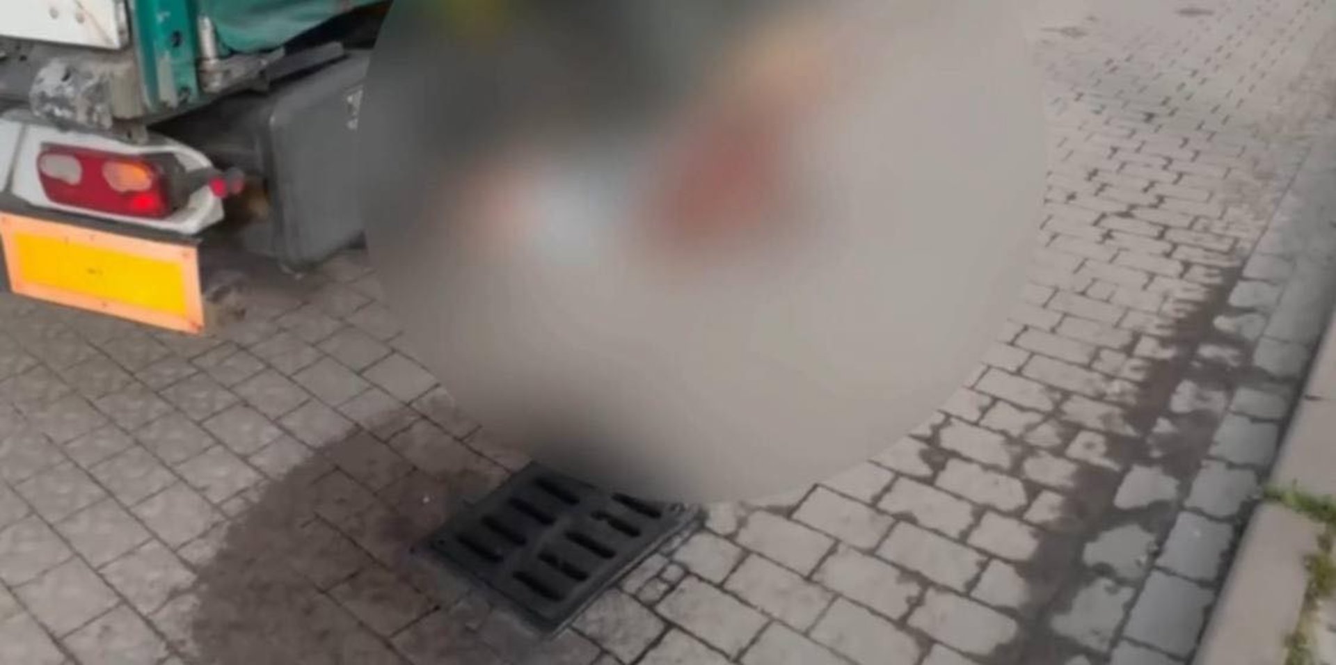 Фото до матеріалу: Смертельна ДТП у селі Пасіки-Зубрицькі: 80-річна жінка загинула під вантажівкою
