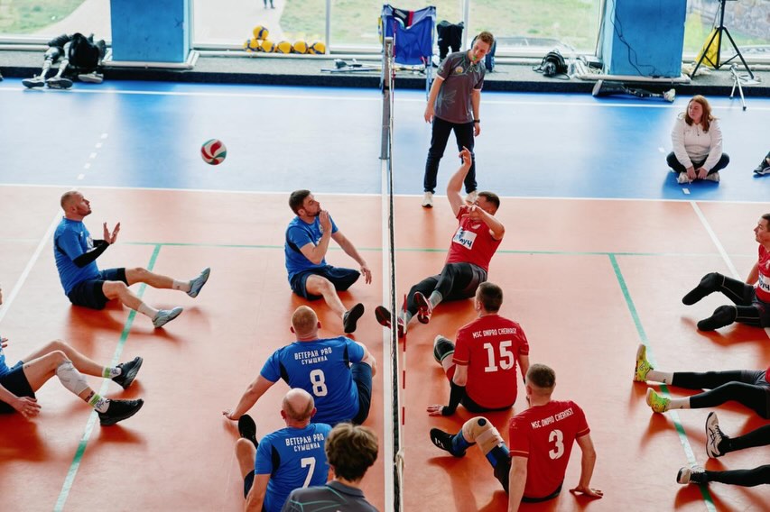 Фото до матеріалу: Черкаси приймали перший тур Чемпіонату України з волейболу сидячи