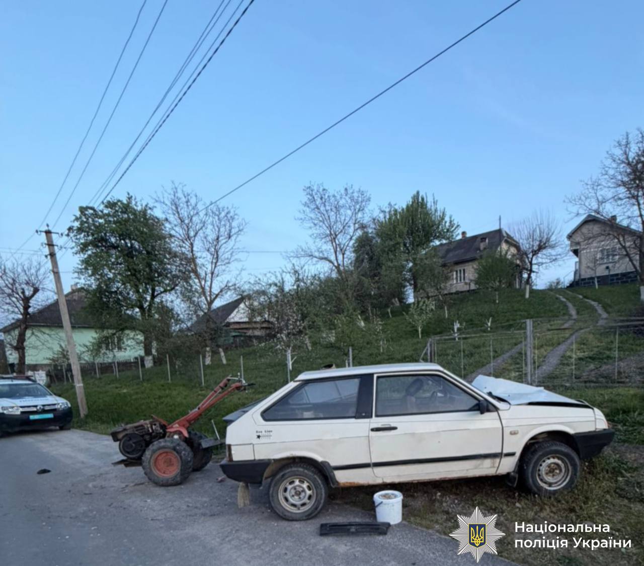 Фото до матеріалу: ДТП на Калущині: водій ВАЗу врізався в мотоблок, травмувався 71-річний пенсіонер