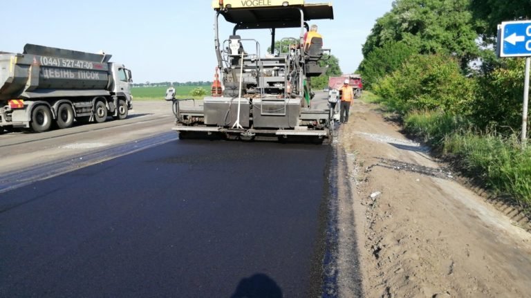 Фото до матеріалу: Уряд доповнив бюджет на 3,5 млрд грн для ремонту доріг