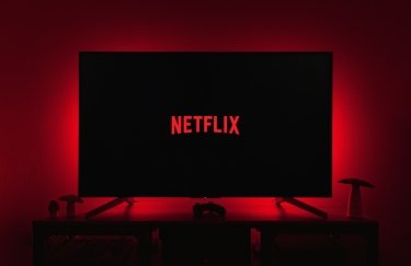 Фото до матеріалу: Акції Netflix різко впали: відставка Гастінгса та обережний прогноз на 2026 рік