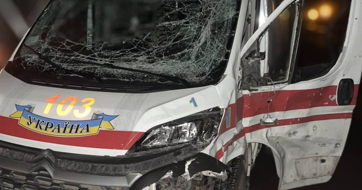 Фото до матеріалу: Російський дрон влучив у швидку допомогу на Сумщині: три медики поранені під час перемир'я