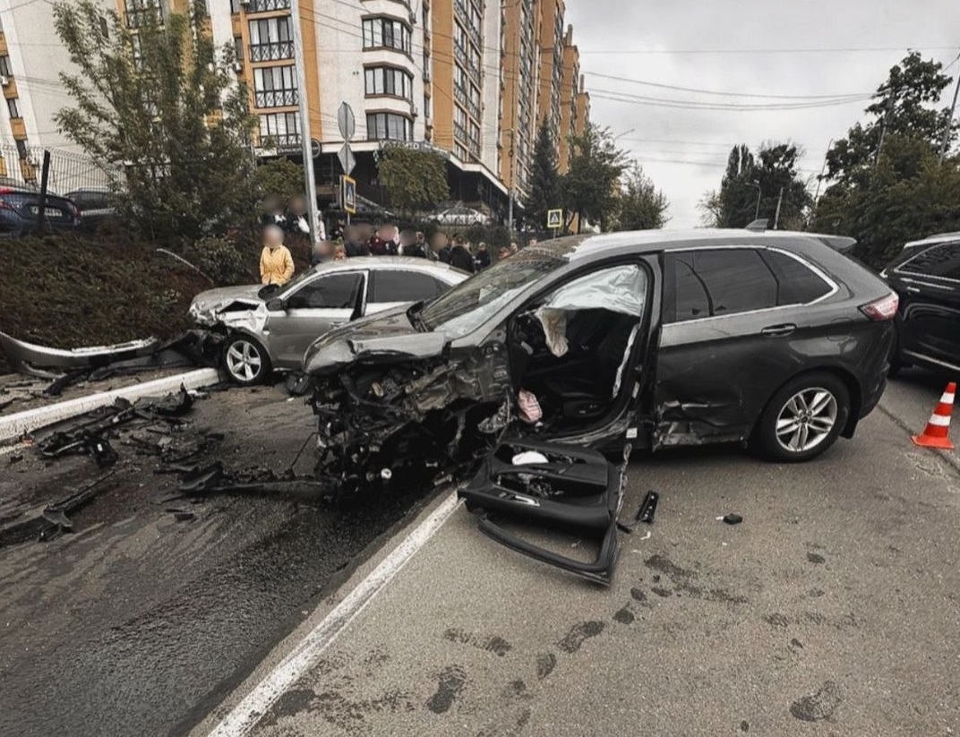 Фото до матеріалу: ДТП у Бучанщині: двоє постраждалих, один з водіїв за кермом у стані алкогольного сп'яніння