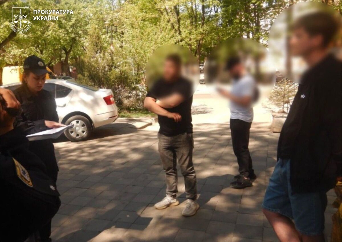 Фото до матеріалу: У Івано-Франківську шестеро отримали підозру за незаконне придбання кратому