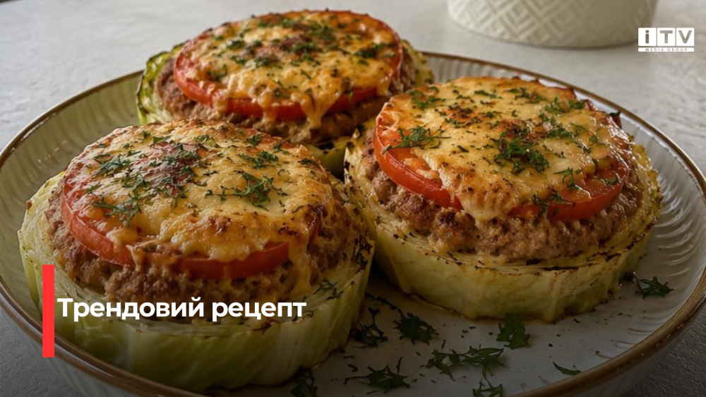 Фото до матеріалу: Капустяні стейки з куркою: швидка страва, яка врятує вечір