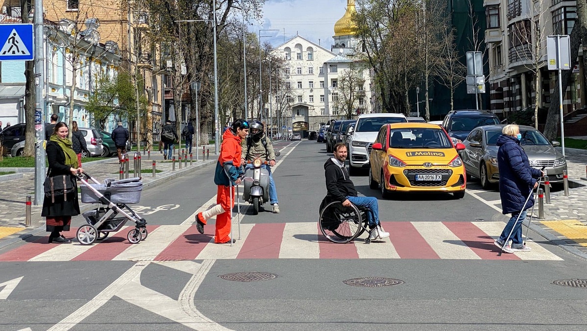 Фото до матеріалу: Вулиці: унікальний збірник публікацій про життя міст України