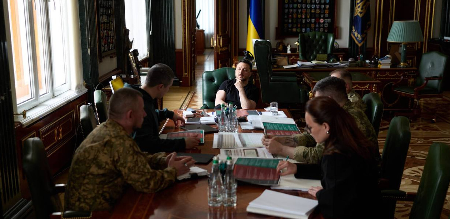 Фото до матеріалу: Зарплата військовим до 400 тисяч грн та поетапна демобілізація: що анонсував Зеленський
