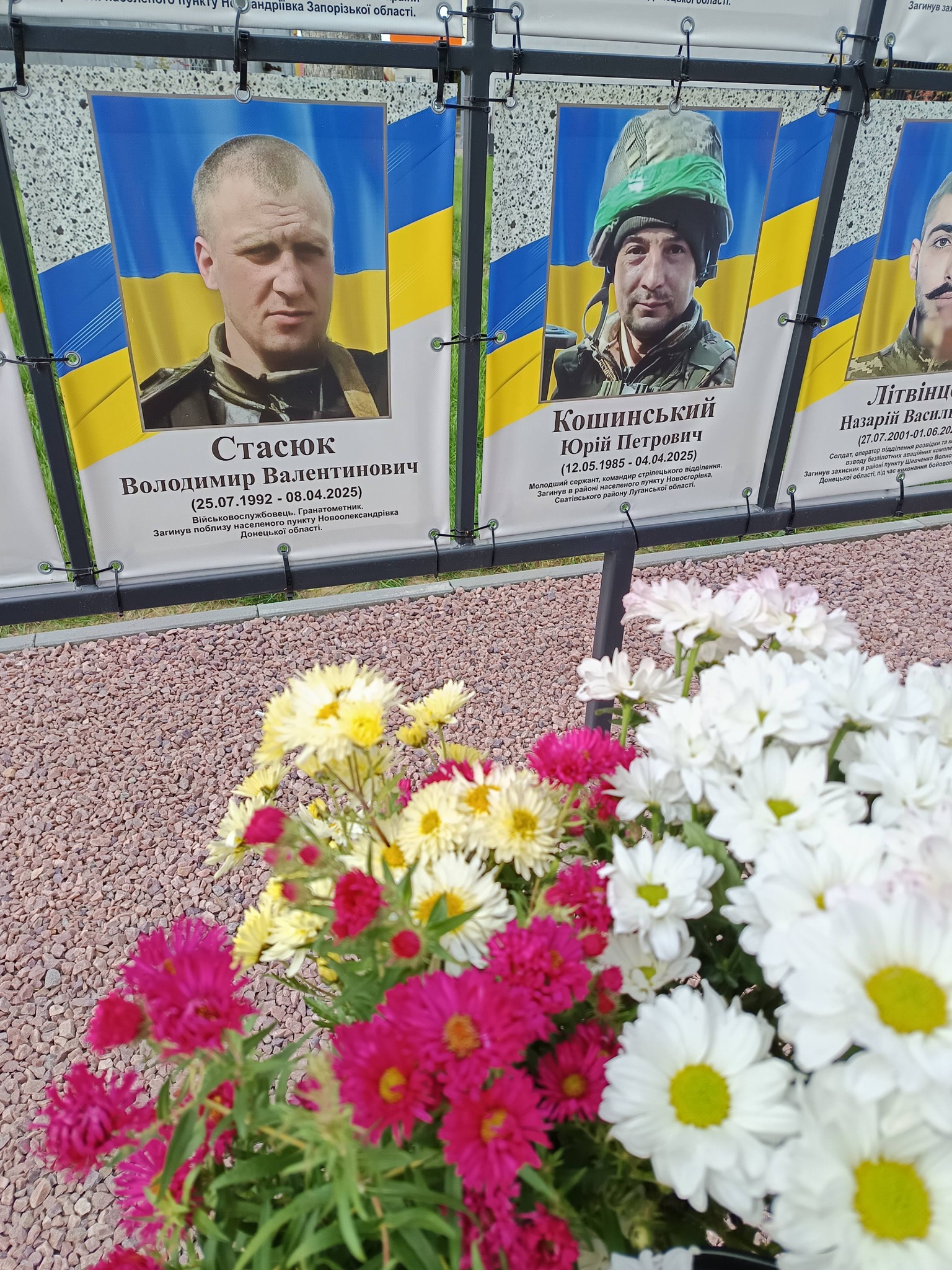 Фото до матеріалу: В Олицькій громаді висадили нову калину на честь загиблого героя Юрія Кошинського