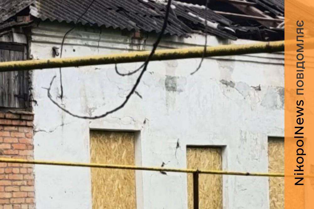 Фото до матеріалу: Четверо поранених, пошкоджені автівки та відділення пошти: ворог атакував дві громади на Нікопольщині та Синельниківщину