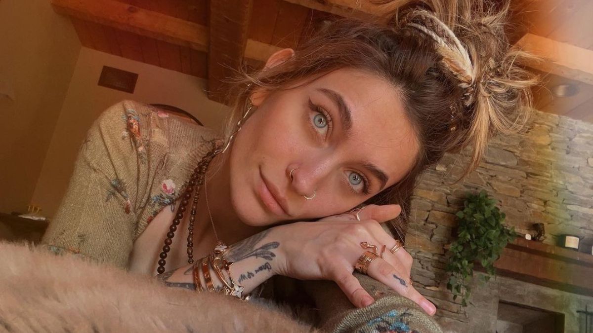 Фото до матеріалу: Донька Майкла Джексона Періс показала topless-фото — ЗІРКИ