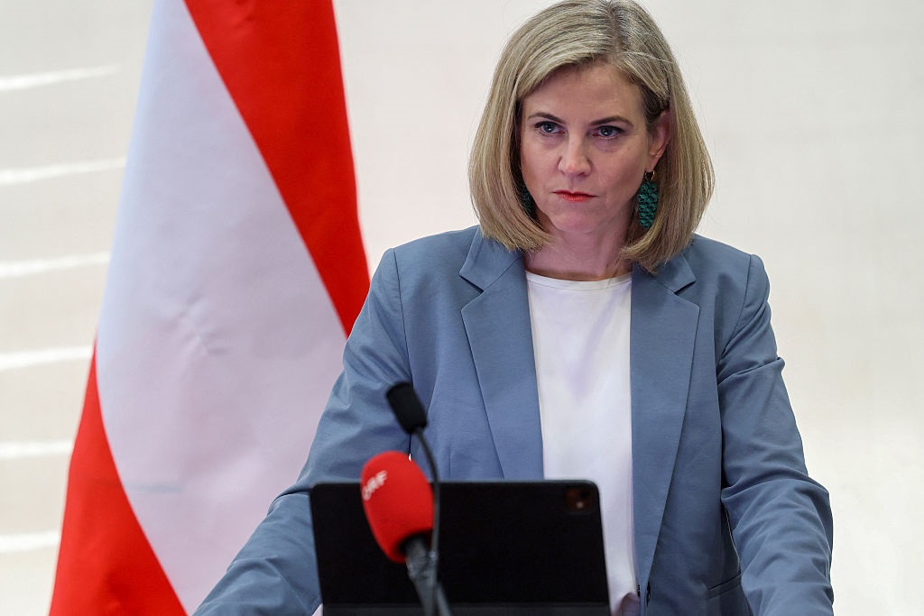 Фото до матеріалу: Австрія оголосила війну шпигунським антенам Росії у Відні