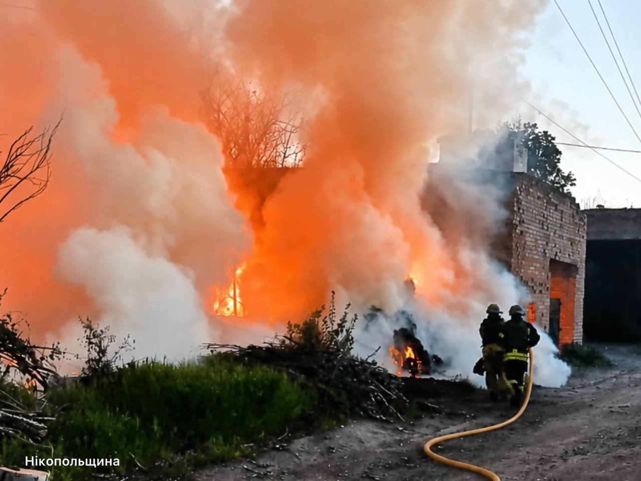 Фото до матеріалу: Близько 30 обстрілів за ніч: на Дніпровщині постраждали люди та понад 10 будинків