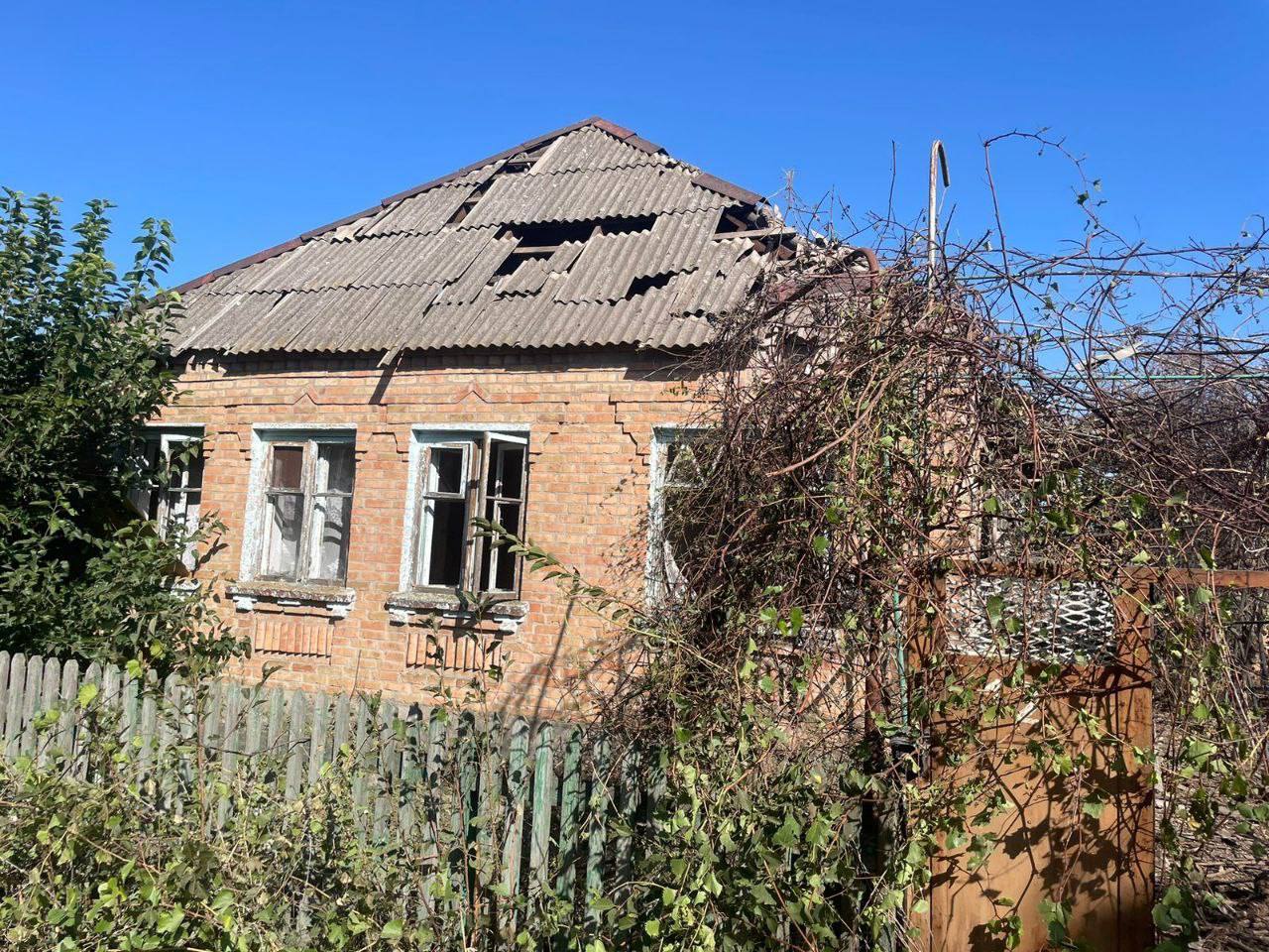 Фото до матеріалу: Нікопольщина зазнала майже 20 атак: пошкоджено будинки та інфраструктуру