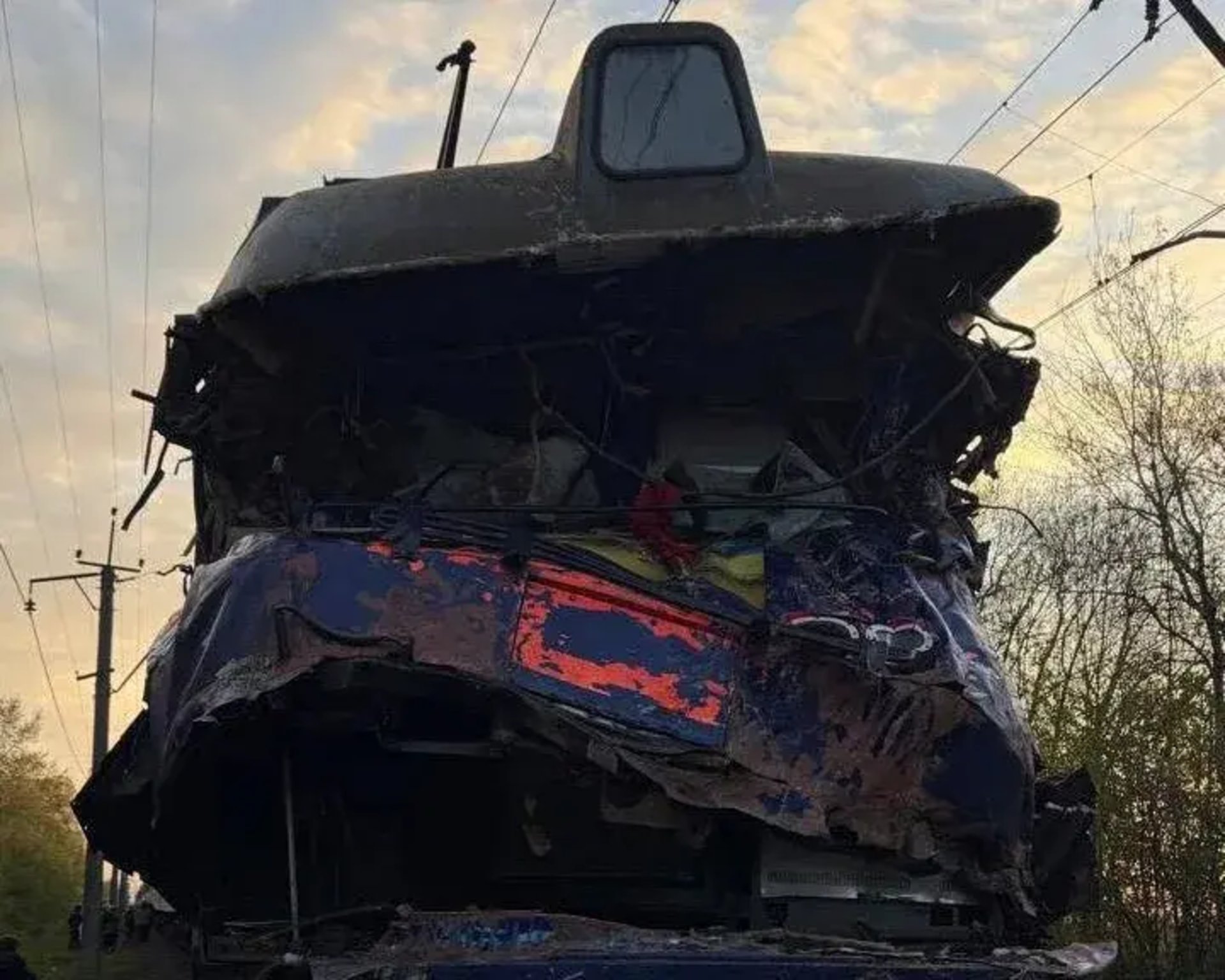 Фото до матеріалу: Трагедія на Львівщині: автокран протаранив потяг, загинув ветеран-машиніст