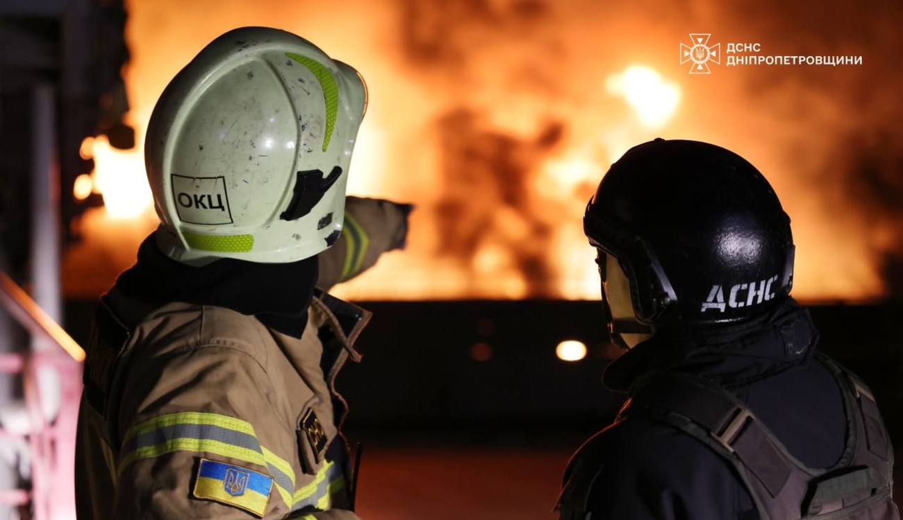 Фото до матеріалу: Цинічний удар по рятувальниках: Зеленський про загибель героїв ДСНС під час ліквідації пожежі на Полтавщині