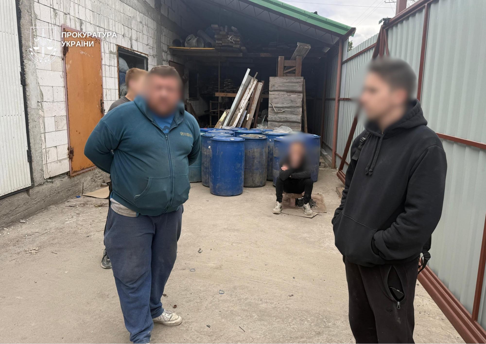 Фото до матеріалу: Київський підпільний цех з фальсифікованого алкоголю ліквідовано
